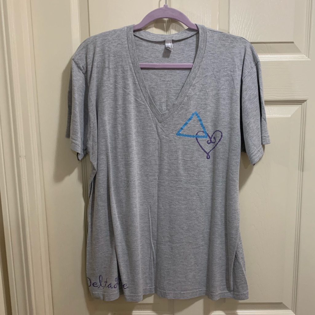 Delta Delta Delta Short Sleeve Vneck Tee Delta Love Size Large